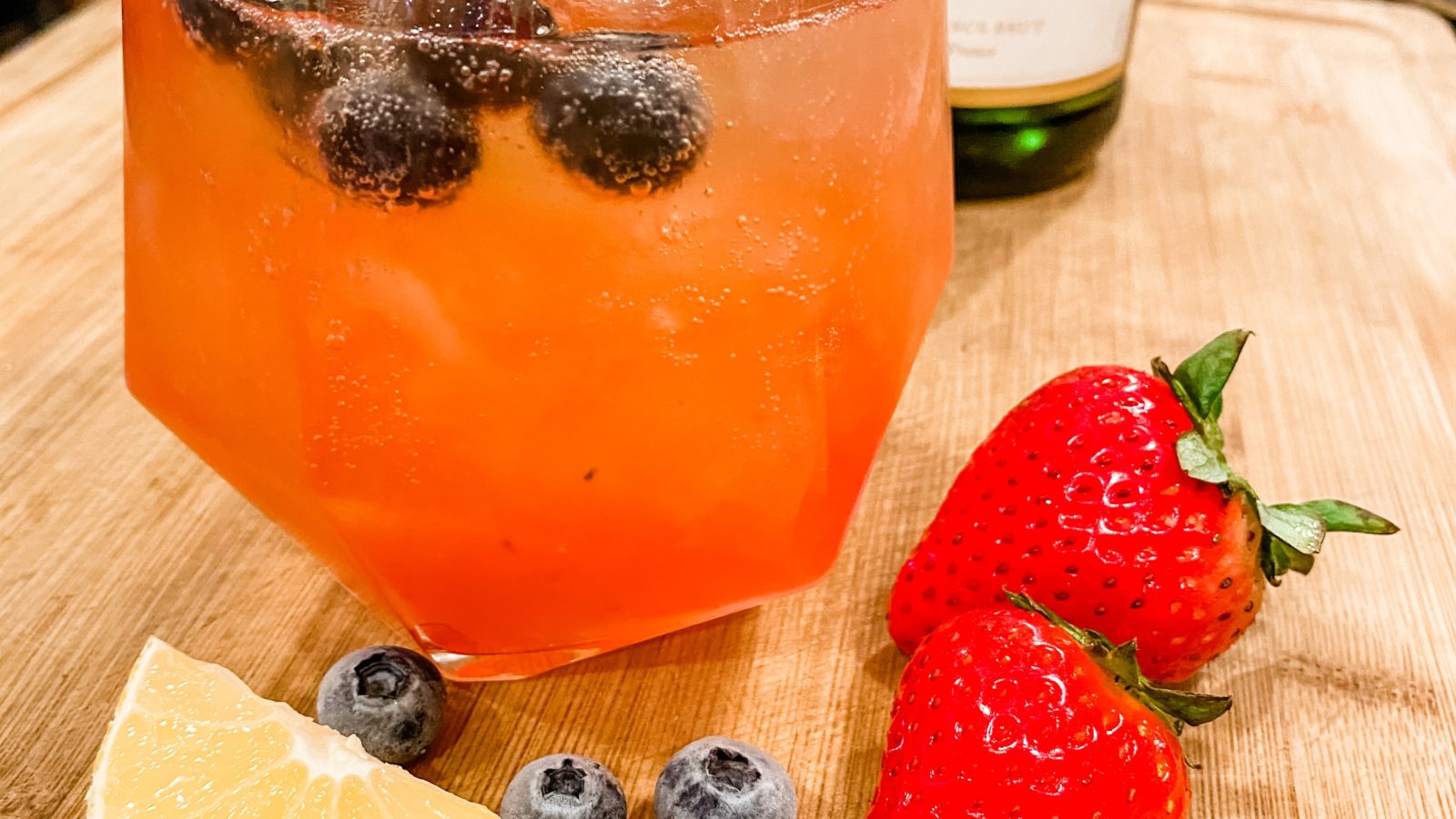 prosecco cocktailProsecco Cocktail | Lemon and Berries
